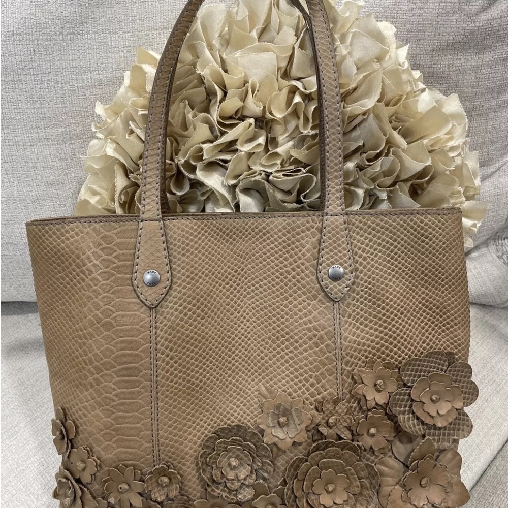 🤍🩶Frye Melissa 3D Floral Snake Embossed Leather Tote $498 - Picture 5 of 16